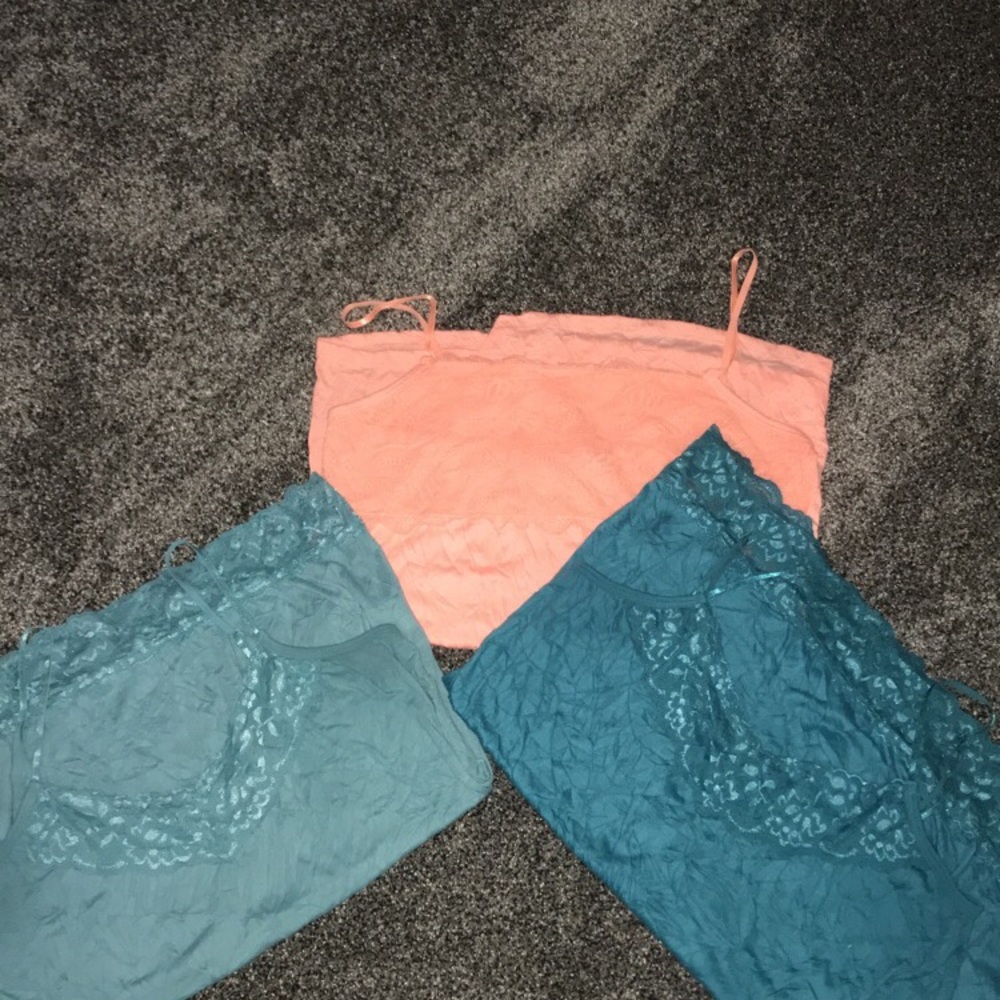 Laced detailed tank tops